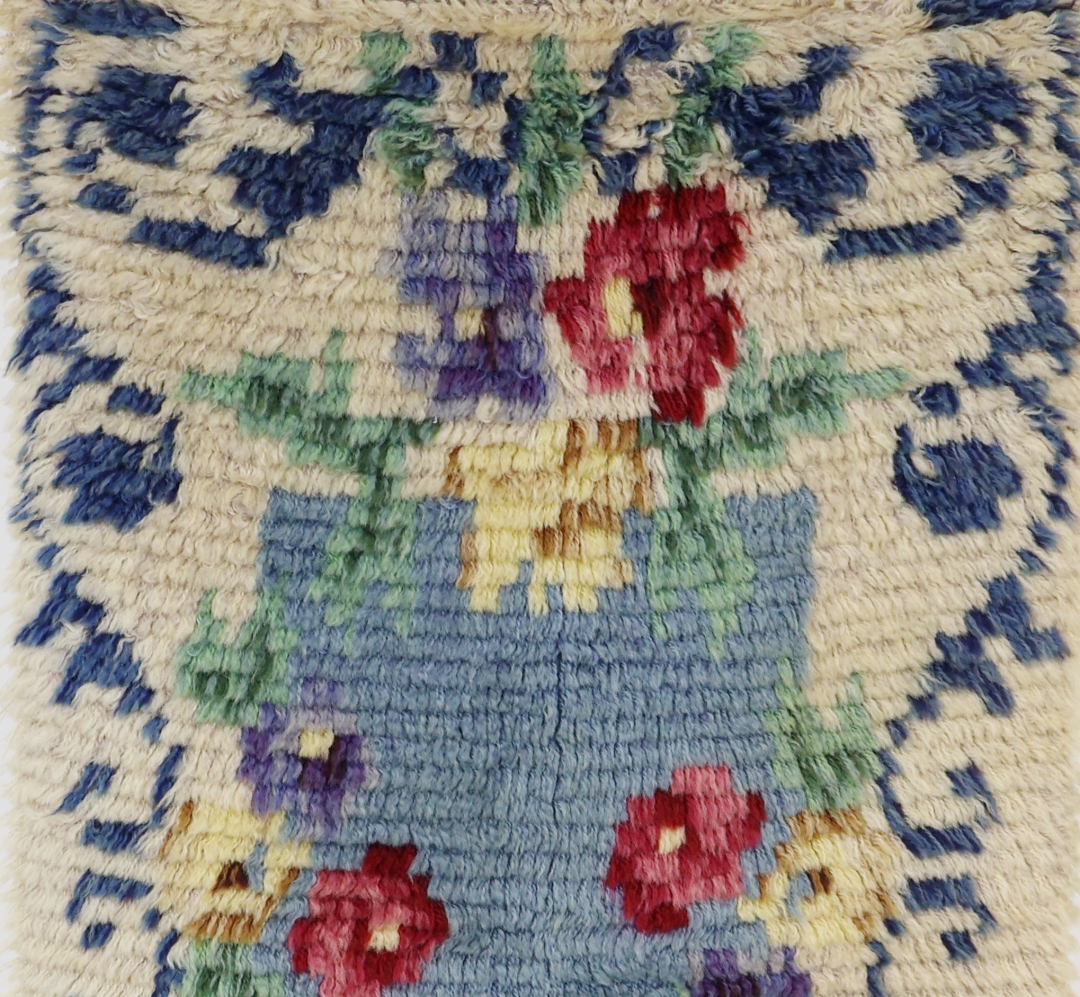 Floral patterned woven rug