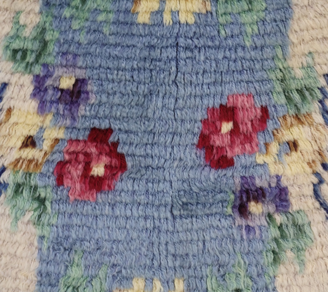 Floral patterned woven rug