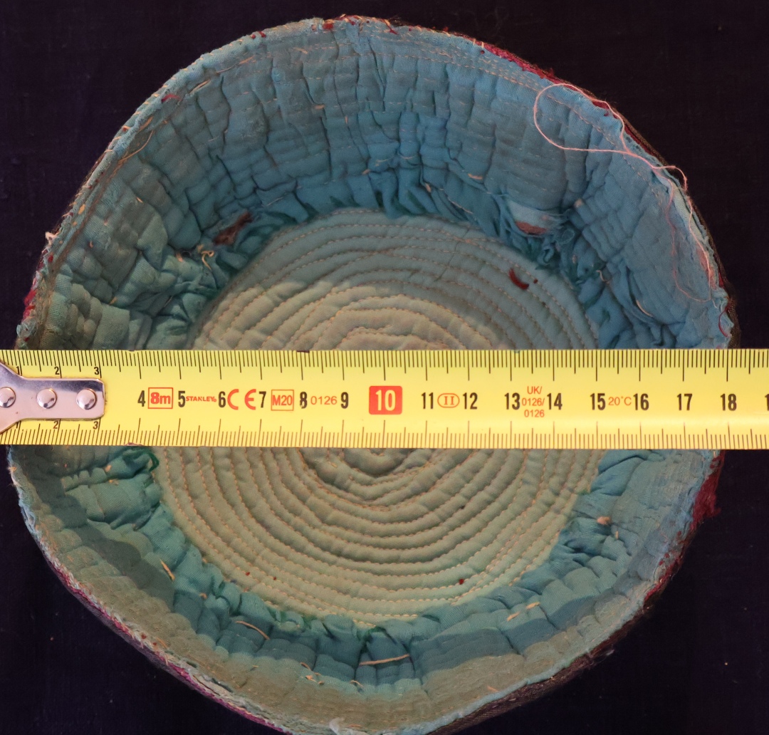 Circular woven hat with measuring tape
